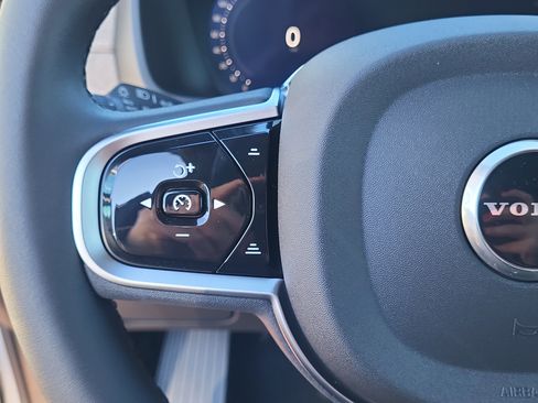 New 2026 Volvo XC90 B6 Plus w/ Protection Package Premier image 11