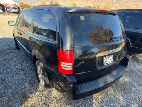 Used 2010 Chrysler Town & Country Touring image 2