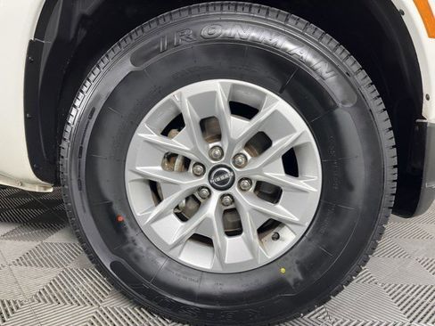 Used 2024 Nissan Frontier SV image 11