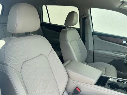 Used 2024 Volkswagen Atlas SE image 18