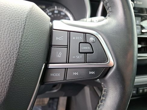 Used 2021 Toyota Highlander XLE AWD/4WD image 23