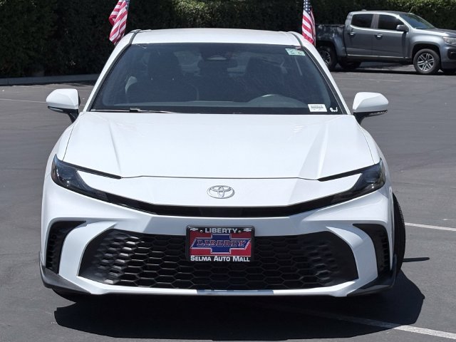 Used 2025 Toyota Camry SE FWD image 3