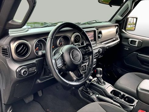 Used 2018 Jeep Wrangler Unlimited Sport S AWD/4WD image 16