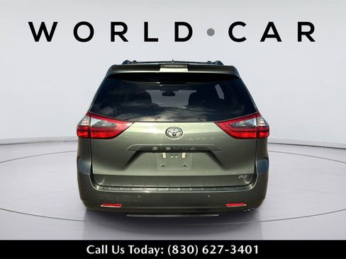 Used 2020 Toyota Sienna XLE Premium image 14