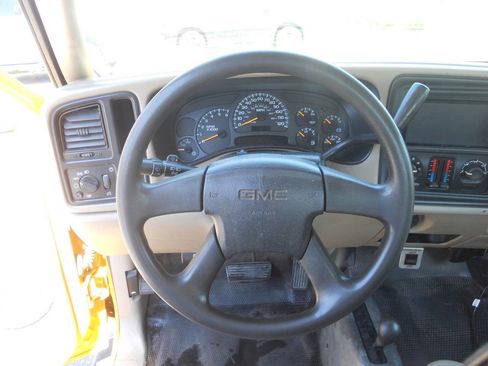 Used 2005 GMC Sierra 2500 W/T w/ Snow Plow Prep Package AWD/4WD image 18