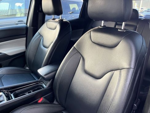 Used 2025 Jeep Compass Limited image 36