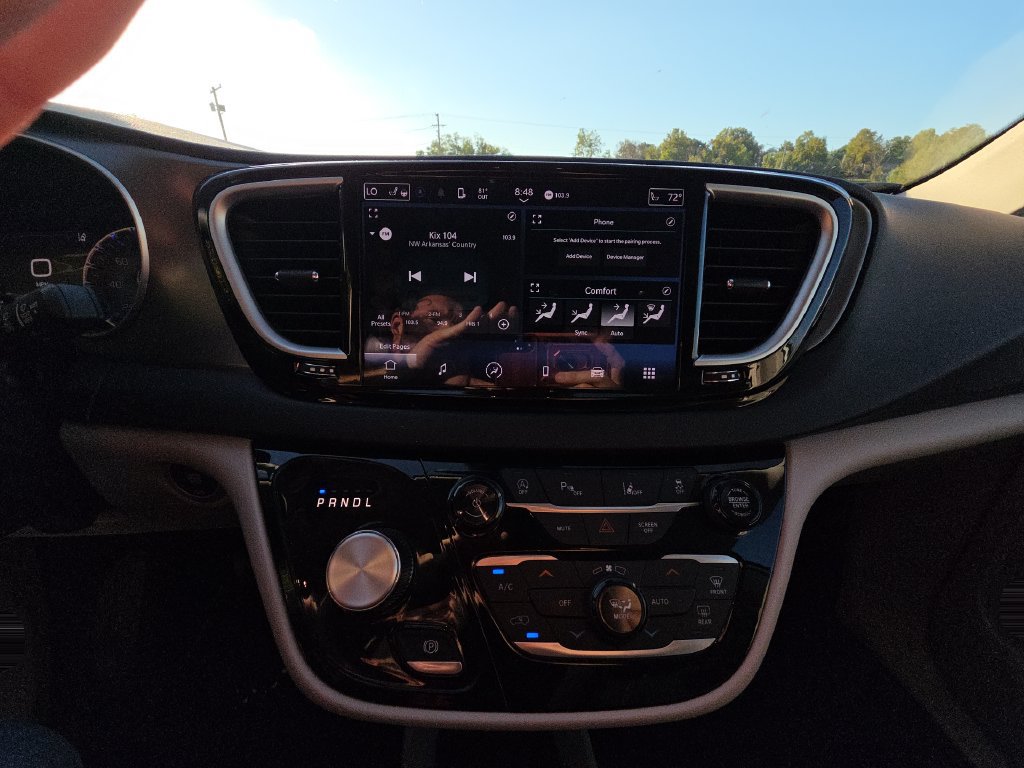 Used 2024 Chrysler Pacifica Touring-L FWD image 10
