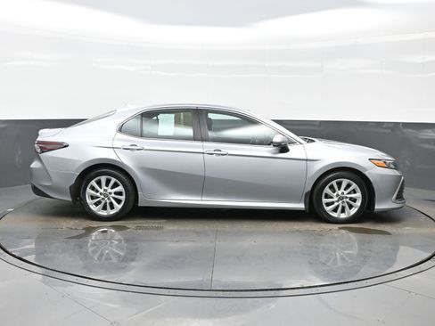 Used 2023 Toyota Camry LE image 7