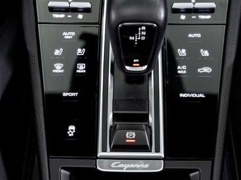 Used 2023 Porsche Cayenne image 21