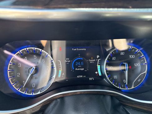 Used 2024 Chrysler Pacifica Limited image 14