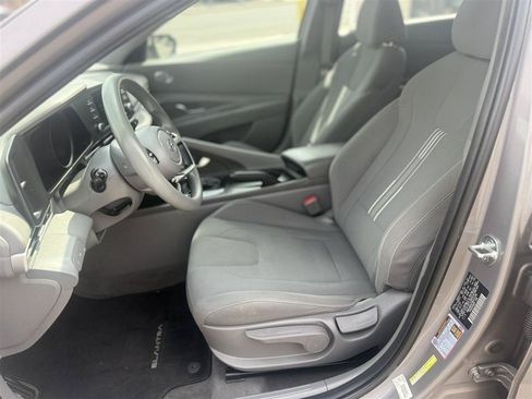 Used 2022 Hyundai Elantra SEL FWD image 14