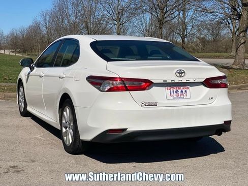Used 2018 Toyota Camry LE image 5