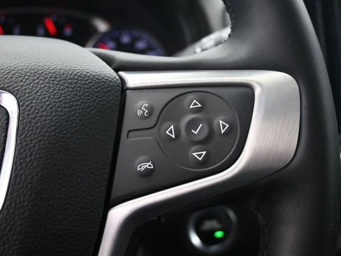 Used 2024 GMC Terrain SLT image 25