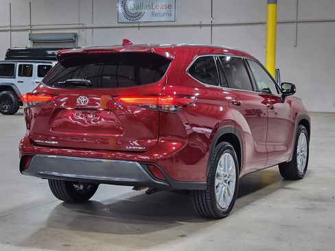 Used 2021 Toyota Highlander Limited image 8