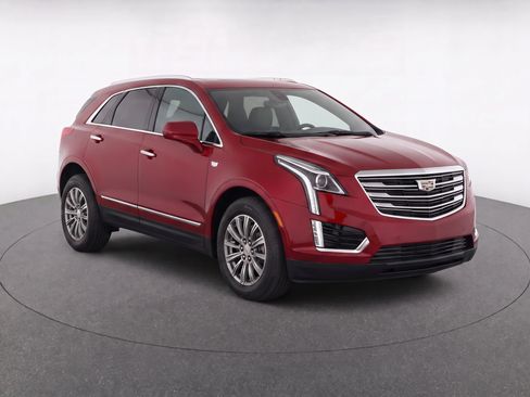 Used 2018 Cadillac XT5 Luxury w/ Driver Awareness Package FWD image 2
