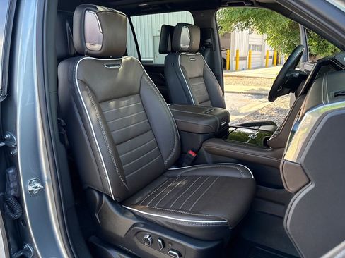 Certified 2025 GMC Yukon XL Denali Ultimate AWD/4WD image 64