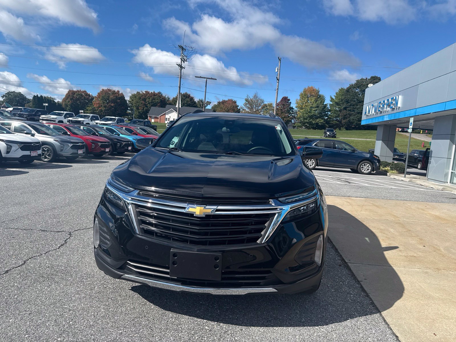 Used 2023 Chevrolet Equinox LT FWD image 2