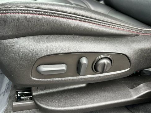 Used 2023 Chevrolet Traverse RS image 20