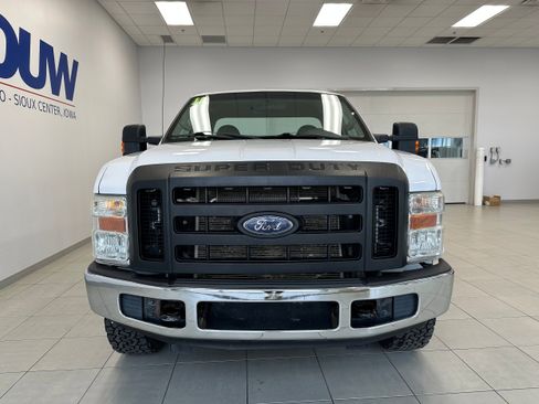 Used 2010 Ford F250 XL image 3