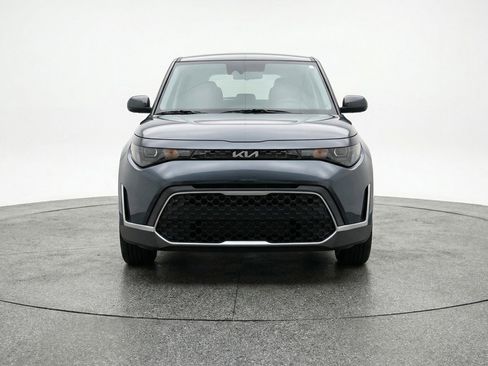 Used 2025 Kia Soul LX w/ LX Technology Package FWD image 2