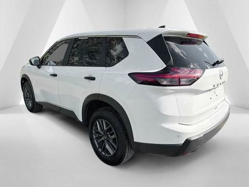 Used 2024 Nissan Rogue S FWD image 5