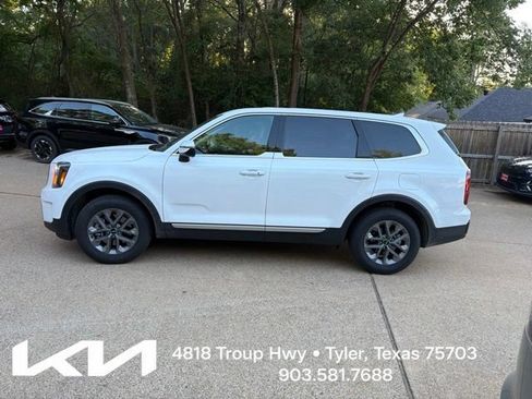 Certified 2025 Kia Telluride LX FWD image 7