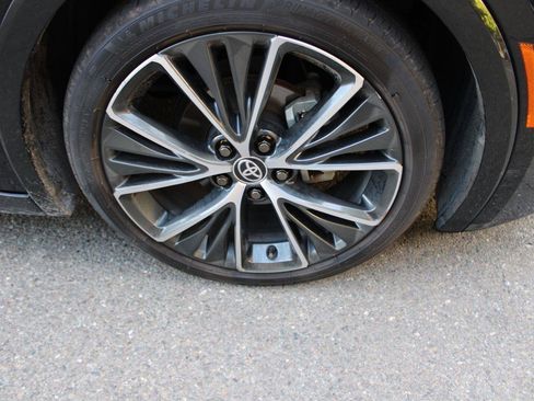 Used 2025 Toyota Prius XLE FWD image 10