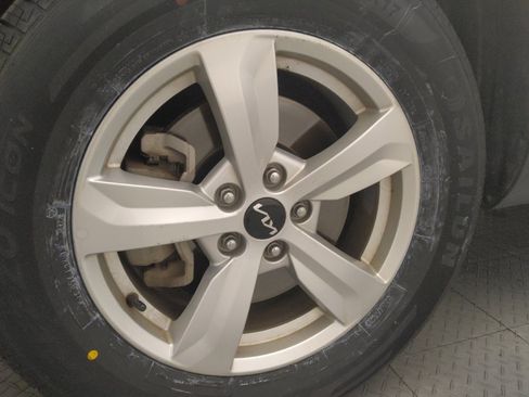 Used 2023 Kia Sorento LX AWD/4WD image 31