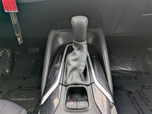 Used 2020 Toyota Corolla LE image 18