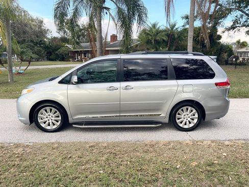 Used 2013 Toyota Sienna Limited image 22