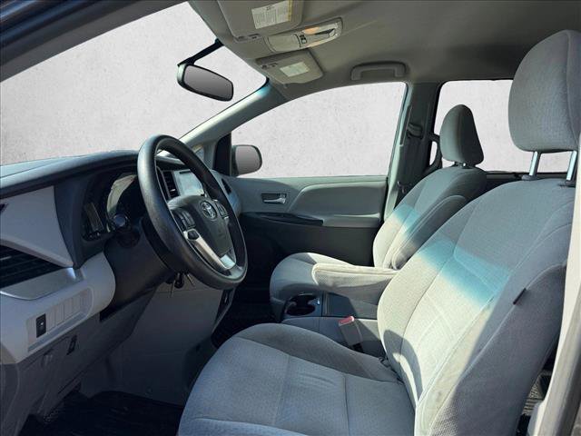 Used 2015 Toyota Sienna LE FWD image 14