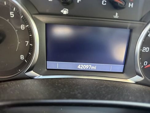 Used 2024 GMC Terrain SLE w/ Driver Convenience Package image 2