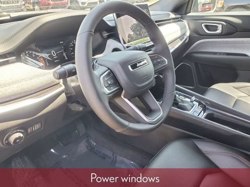 Used 2024 Jeep Compass Latitude AWD/4WD image 12