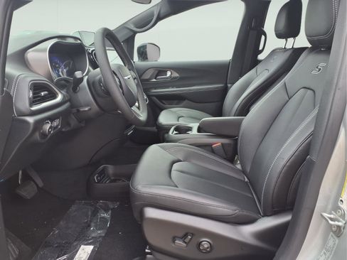 New 2026 Chrysler Pacifica Select w/ S Appearance Package image 9