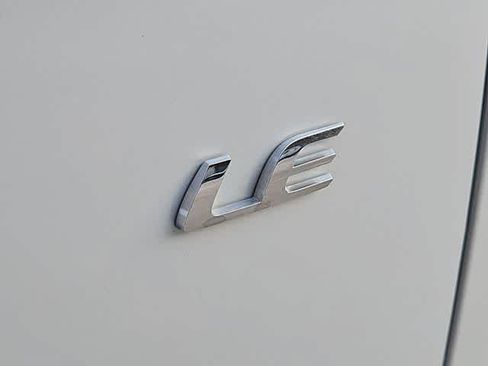 Certified 2025 Toyota Corolla Cross LE FWD image 11
