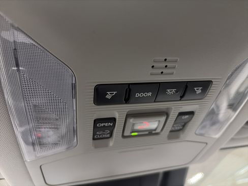 Used 2021 Toyota RAV4 XLE Premium image 23