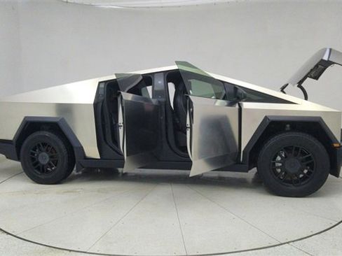 Used 2025 Tesla Cybertruck AWD Crew Cab image 67