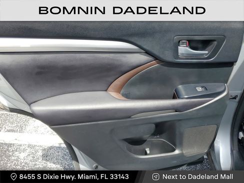 Used 2017 Toyota Highlander SE image 9