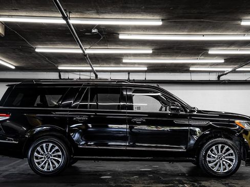 Used 2024 Lincoln Navigator L 4WD image 6