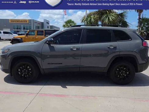 Used 2023 Jeep Cherokee Altitude Lux AWD/4WD image 5