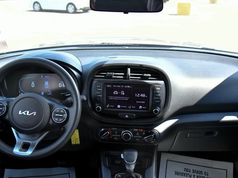 Used 2023 Kia Soul LX image 32