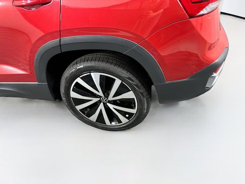 Used 2022 Volkswagen Taos SE w/ Panoramic Sunroof Package image 11