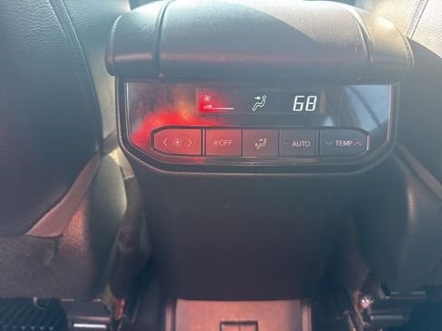 Used 2022 Toyota Highlander XLE FWD image 26
