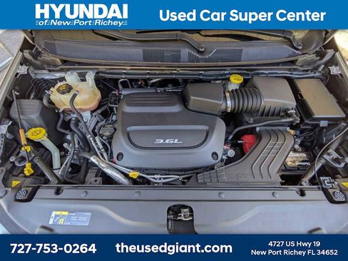 Used 2018 Chrysler Pacifica Limited image 16