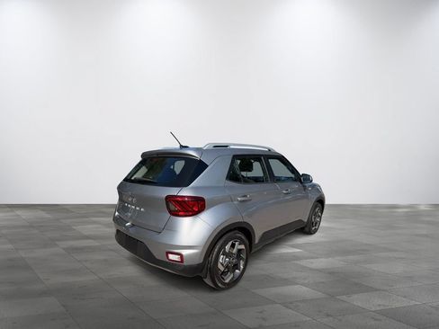 Used 2023 Hyundai Venue SEL FWD image 6