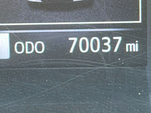 Used 2018 Toyota Tacoma TRD Sport w/ Technology Package image 24