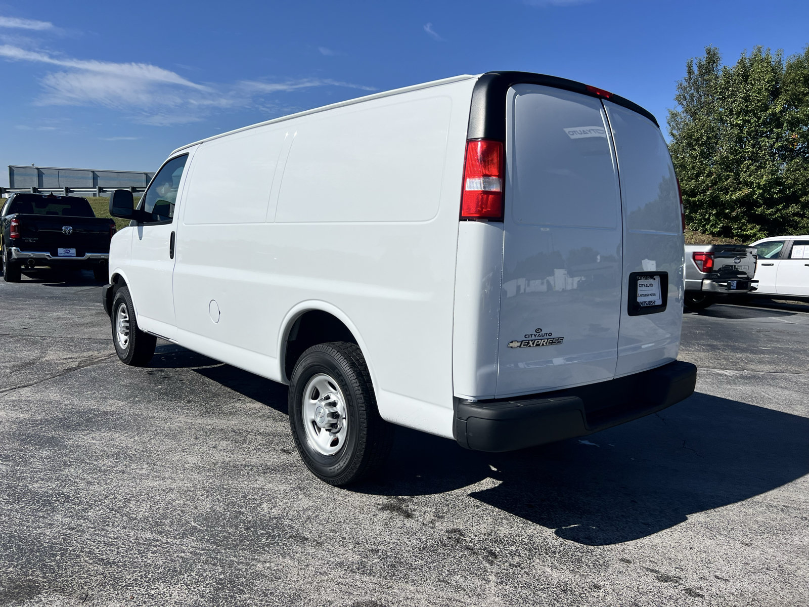 Used 2019 Chevrolet Express 2500 w/ Driver Convenience Package RWD image 6