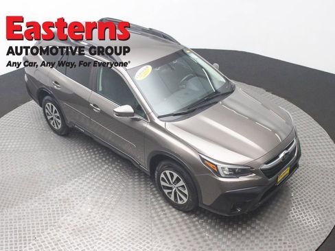 Used 2022 Subaru Outback Premium AWD/4WD image 3