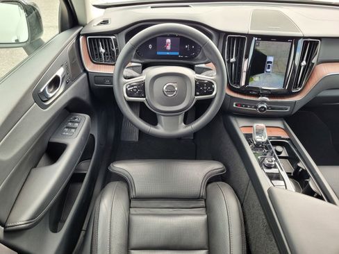 Certified 2023 Volvo XC60 B6 Ultimate w/ Protection Package Premier image 13