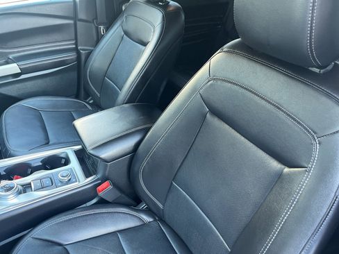 Used 2023 Ford Explorer Limited image 10